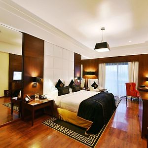 Della Adventure Resort King Bed